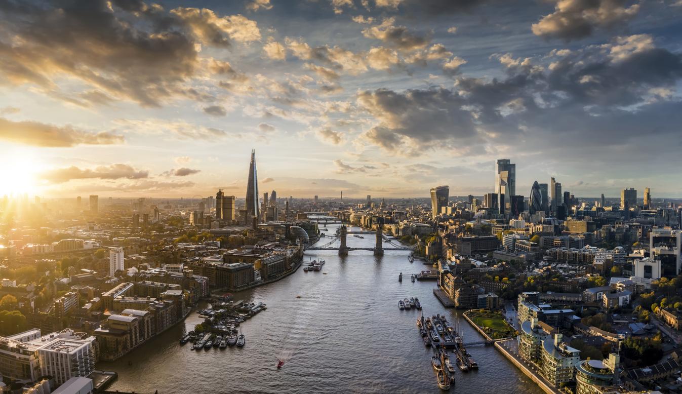 Businesses using international PEO solutions for expansion, hiring, and payroll