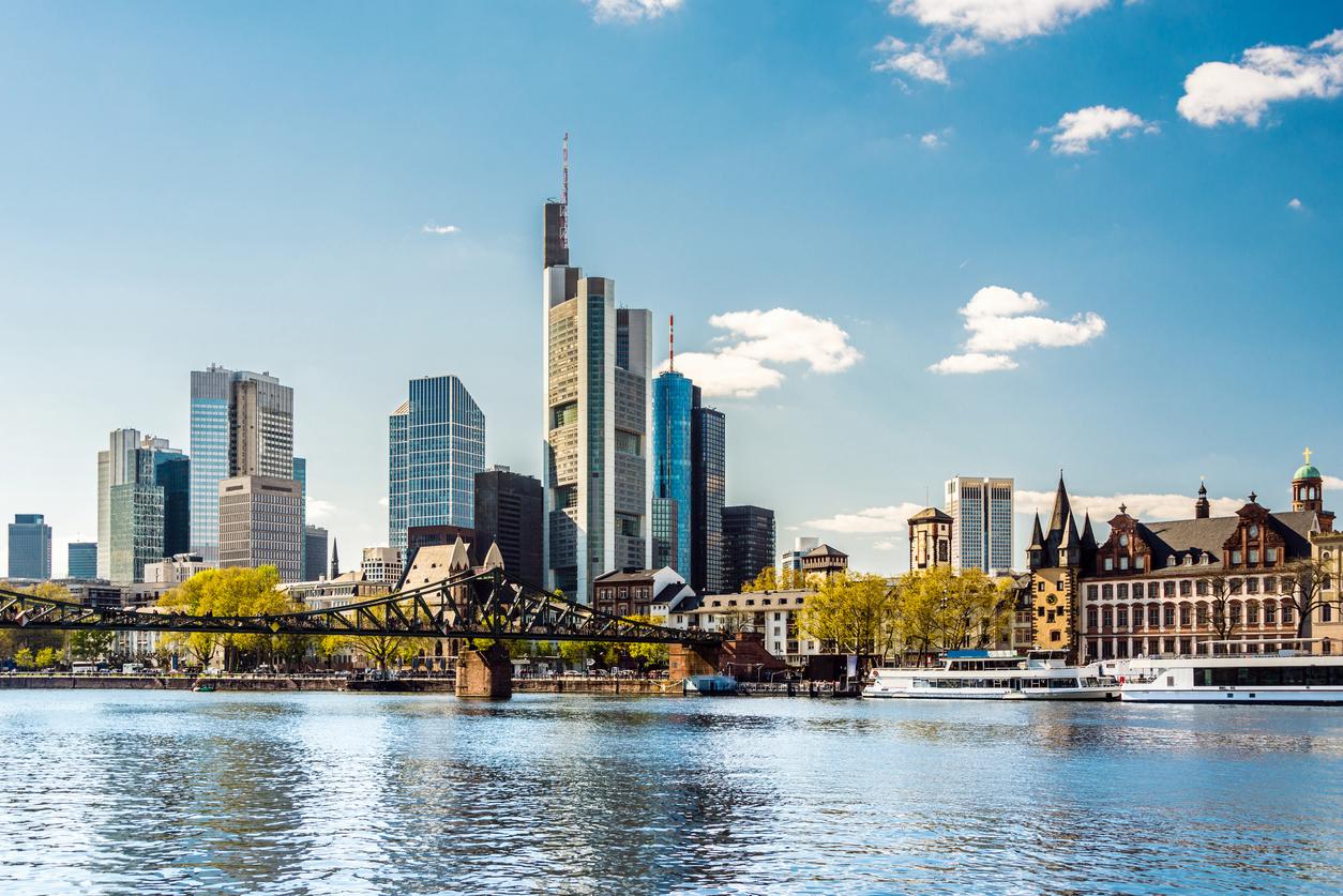 Use a Germany PEO to hire and pay employees in Germany without a legal entity