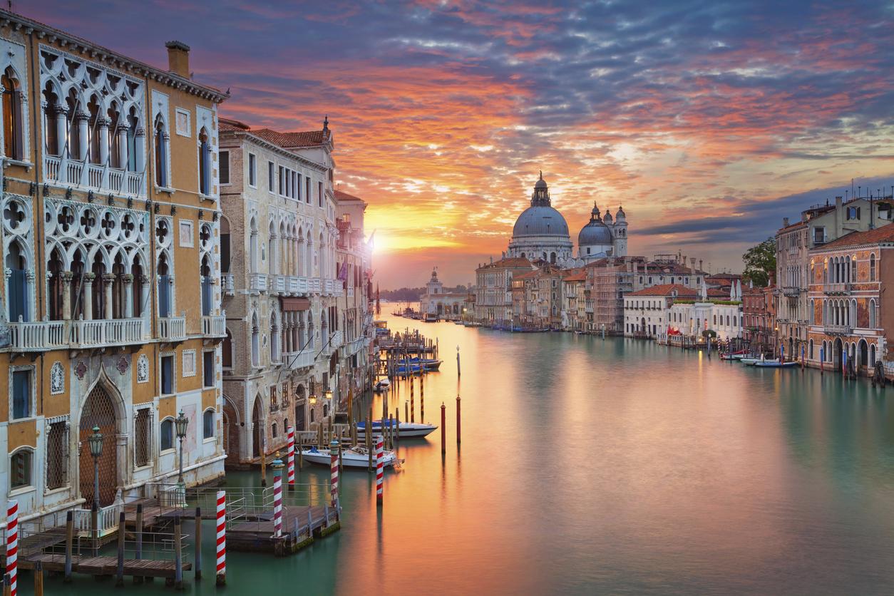 Use an Italy PEO to hire and pay employees in Italy without a legal entity
