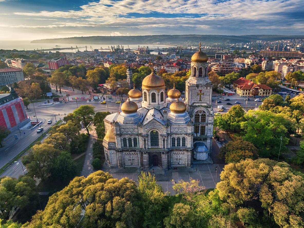 Use a Bulgaria PEO to hire and pay employees in Bulgaria without a legal entity