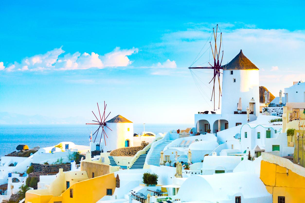 Use a Greece PEO to hire and pay employees in Greece without a legal entity