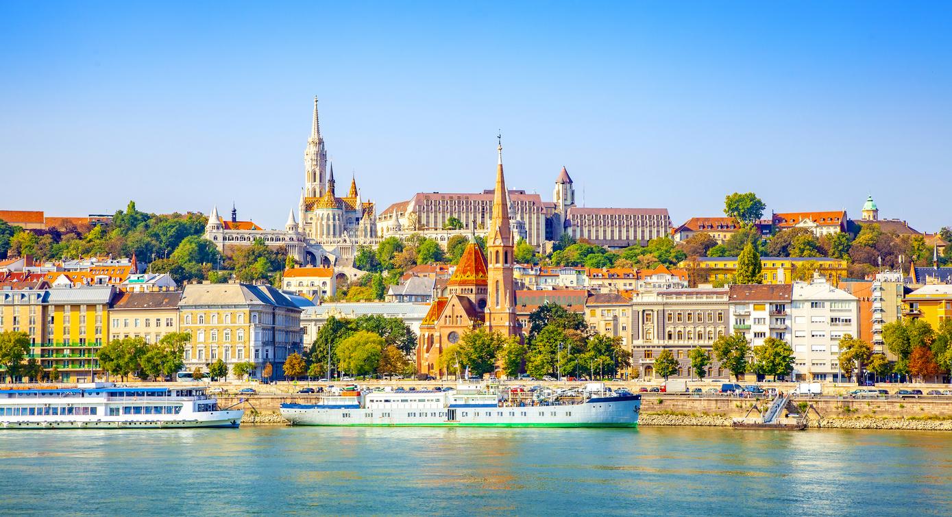 Use a Hungary PEO to hire and pay employees in Hungary without a legal entity